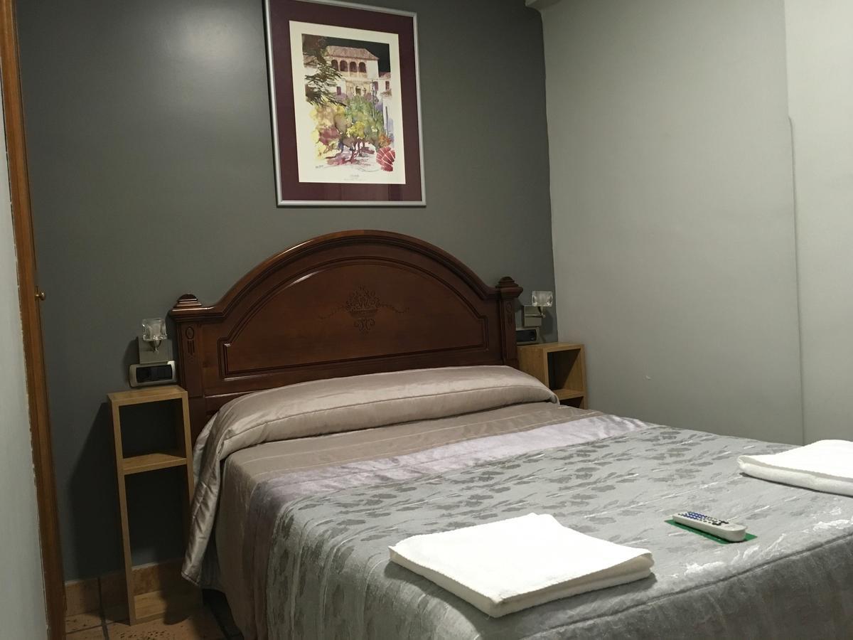 Pension La Redonda Logroño Exteriör bild