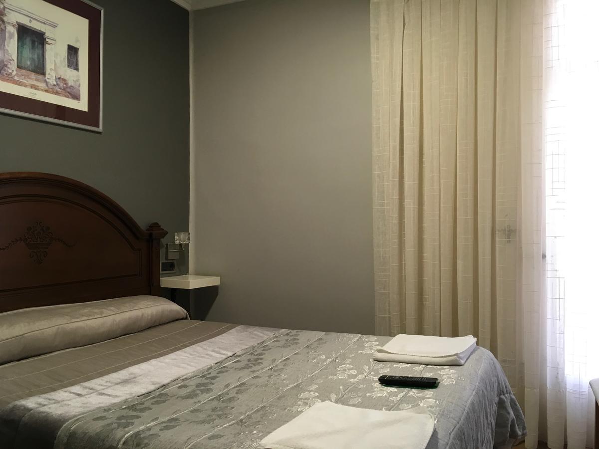 Pension La Redonda Logroño Exteriör bild